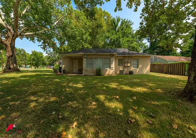 Photo 4 of Sale Pending at 3805 Victory Dr, Shreveport, LA 71104 | MLS# 21353053 | Listing updated on 2026-09-09