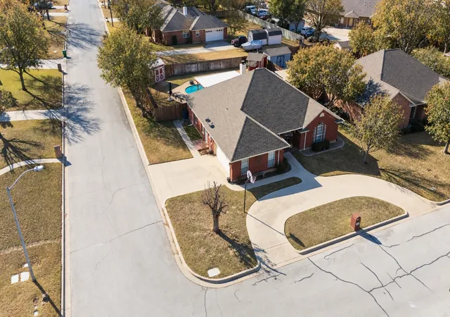 Photo 4 of Sale Pending at 1701 Oakmeadow Dr, Decatur, TX 76234 | MLS# 21353138 | Listing updated on 2026-09-29