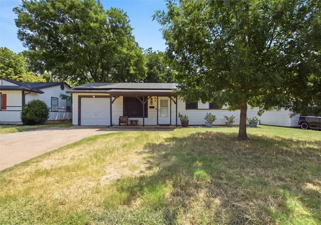 Photo 1 of Single family home for sale at 1010 Denton Dr, Euless, TX 76039 | MLS# 21352912 | Listing updated on 2026-09-26