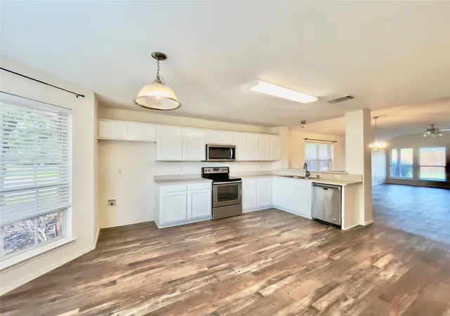 Photo 3 of Single family home for sale at 9117 Bastille Wy, Frisco, TX 75033 | MLS# 21353156 | Listing updated on 2026-09-10