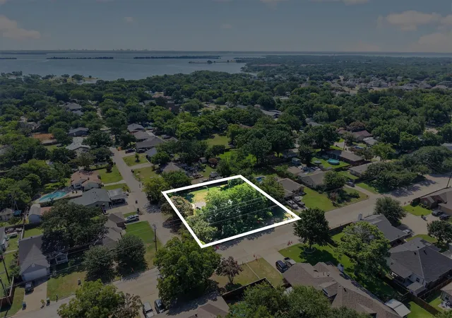Photo 2 of Single family home for sale at 108 S Lakeview Dr, Lake Dallas, TX 75065 | MLS# 21353144 | Listing updated on 2026-09-14