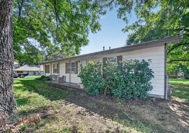 Photo 3 of Single family home for sale at 108 S Lakeview Dr, Lake Dallas, TX 75065 | MLS# 21353144 | Listing updated on 2026-09-14
