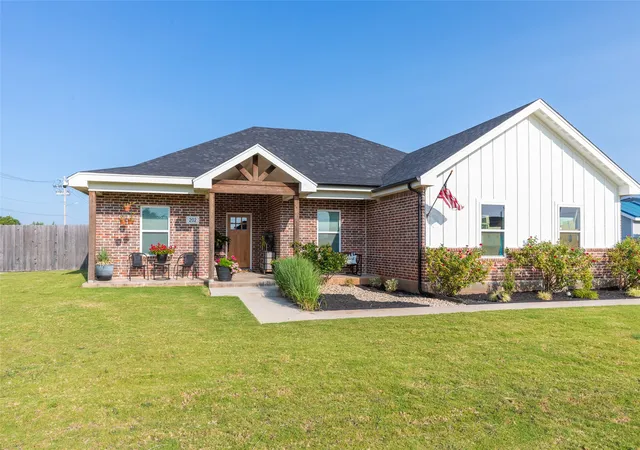 Photo 1 of Single family home for sale at 202 Marlin St, Clyde, TX 79510 | MLS# 21352815 | Listing updated on 2026-09-16