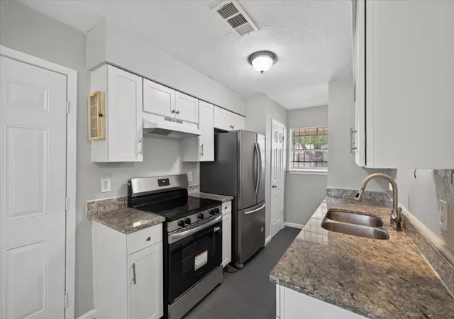 Photo 4 of Single family home for sale at 3250 Pacesetter Dr, Dallas, TX 75241 | MLS# 21351372 | Listing updated on 2026-09-22