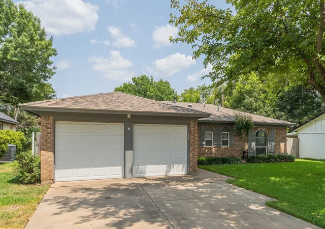 Photo 2 of Single family home for sale at 6980 Cox Ln, North Richland Hills, TX 76182 | MLS# 21353225 | Listing updated on 2026-09-25