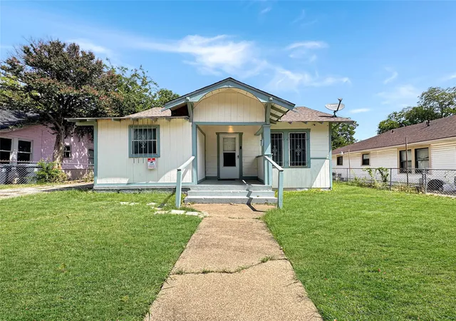 Single family home for sale at 1427 Claude St, Dallas, TX 75203 | MLS# 21353111 | Listing updated on 2026-09-14
