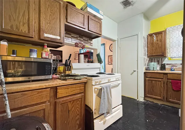 Photo 4 of Single family home for sale at 1427 Claude St, Dallas, TX 75203 | MLS# 21353111 | Listing updated on 2026-09-14