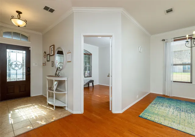 Photo 3 of Single family home for sale at 15647 Gatehouse Dr, Roanoke, TX 76262 | MLS# 21351528 | Listing updated on 2026-09-28