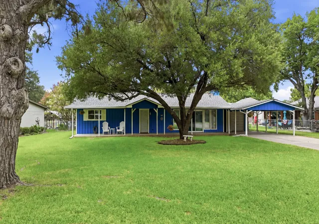Photo 1 of Sale Pending at 3904 Winding Way, Granbury, TX 76049 | MLS# 21351940 | Listing updated on 2026-09-12