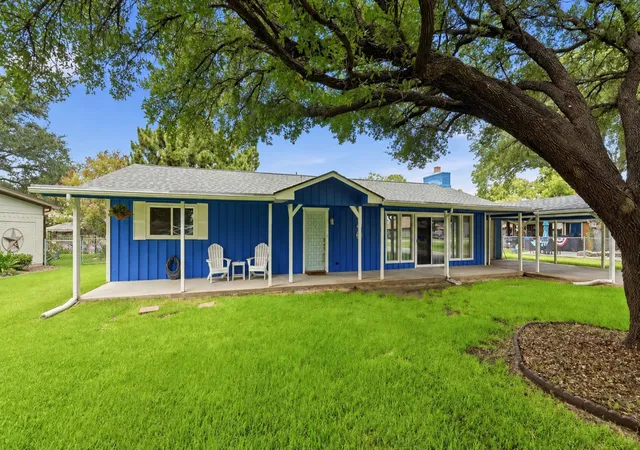 Photo 2 of Sale Pending at 3904 Winding Way, Granbury, TX 76049 | MLS# 21351940 | Listing updated on 2026-09-12