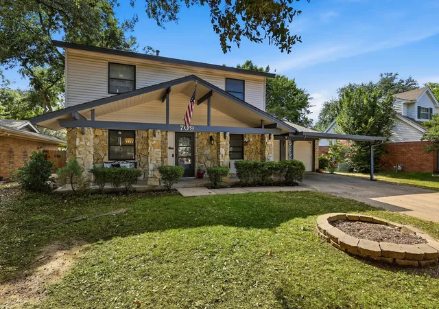 Photo 1 of Single family home for sale at 709 Lexington Dr, Irving, TX 75061 | MLS# 21352388 | Listing updated on 2026-09-13