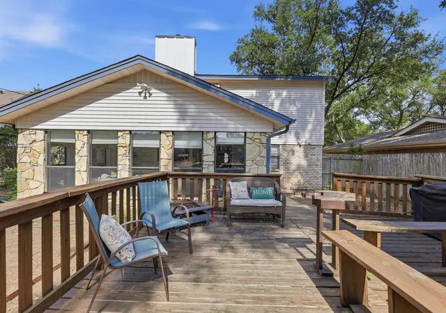 Photo 3 of Single family home for sale at 709 Lexington Dr, Irving, TX 75061 | MLS# 21352388 | Listing updated on 2026-09-13