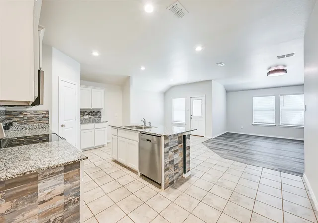 Photo 3 of Single family home for sale at 256 Olympia Marble Dr, Fort Worth, TX 76131 | MLS# 21353305 | Listing updated on 2026-09-14