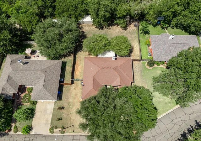 Photo 3 of Single family home for sale at 10127 Cougar Ridge Pkwy, Waco, TX 76708 | MLS# 21351810 | Listing updated on 2026-09-21