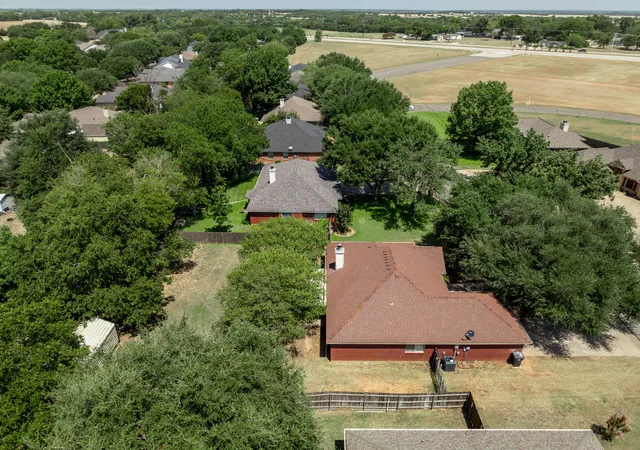 Photo 4 of Single family home for sale at 10127 Cougar Ridge Pkwy, Waco, TX 76708 | MLS# 21351810 | Listing updated on 2026-09-21