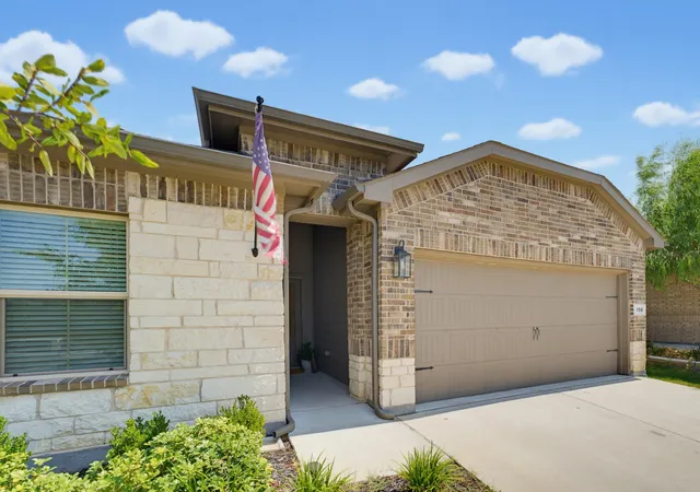 Photo 2 of Single family home for sale at 156 Waterbend Cvs, Boyd, TX 76023 | MLS# 21349390 | Listing updated on 2026-09-11