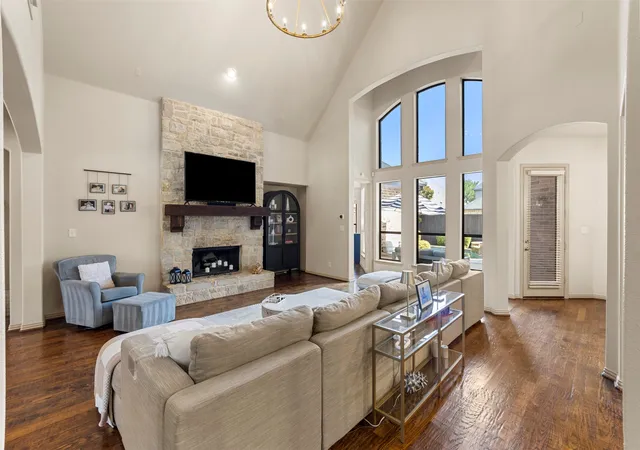Photo 3 of Single family home for sale at 3931 Bal Harbour Ln, Frisco, TX 75033 | MLS# 21350239 | Listing updated on 2026-09-28