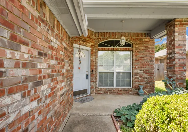 Photo 2 of Single family home for sale at 7408 Cross Ridge Cir, Fort Worth, TX 76120 | MLS# 21352207 | Listing updated on 2026-09-10