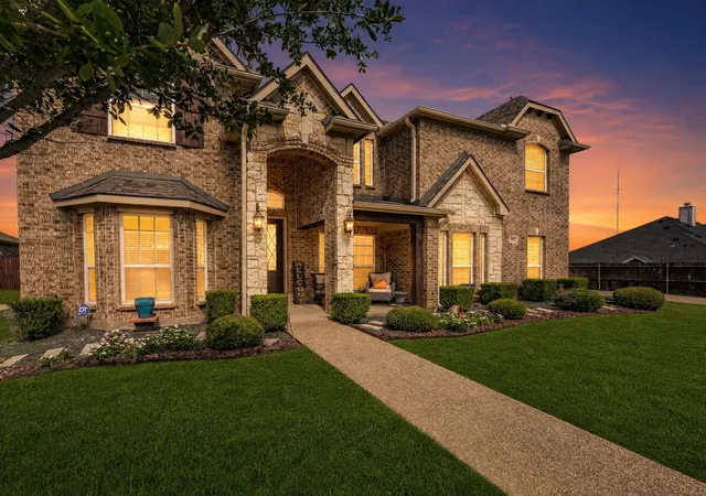 Photo 2 of Single family home for sale at 906 Hidden Lakes Dr, Cedar Hill, TX 75104 | MLS# 21352946 | Listing updated on 2026-09-15