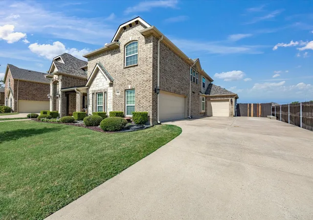 Photo 3 of Single family home for sale at 906 Hidden Lakes Dr, Cedar Hill, TX 75104 | MLS# 21352946 | Listing updated on 2026-09-15