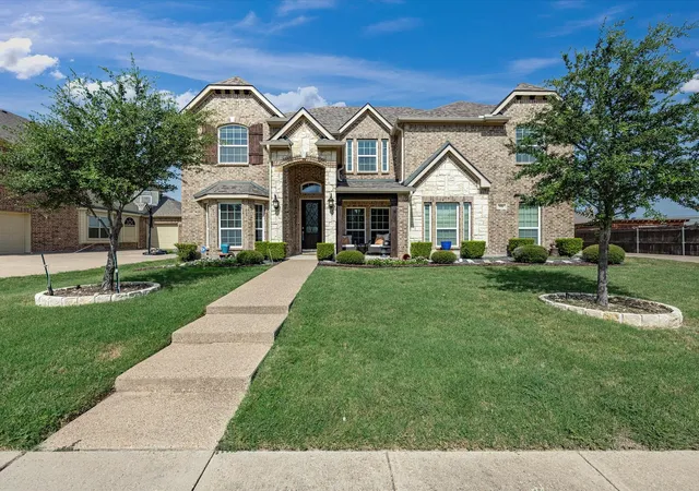 Photo 4 of Single family home for sale at 906 Hidden Lakes Dr, Cedar Hill, TX 75104 | MLS# 21352946 | Listing updated on 2026-09-15