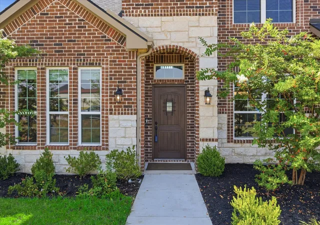 Photo 3 of Single family home for sale at 13408 Summer Moon Trl, Ponder, TX 76259 | MLS# 21322727 | Listing updated on 2026-09-13