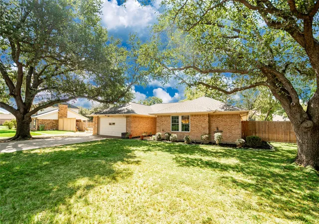 Photo 2 of Single family home for sale at 1109 Stapleton Ln, Flower Mound, TX 75028 | MLS# 21353403 | Listing updated on 2026-09-26
