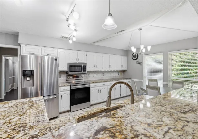 Photo 1 of Single family home for sale at 629 Park Ln, Lewisville, TX 75077 | MLS# 21346588 | Listing updated on 2026-09-10