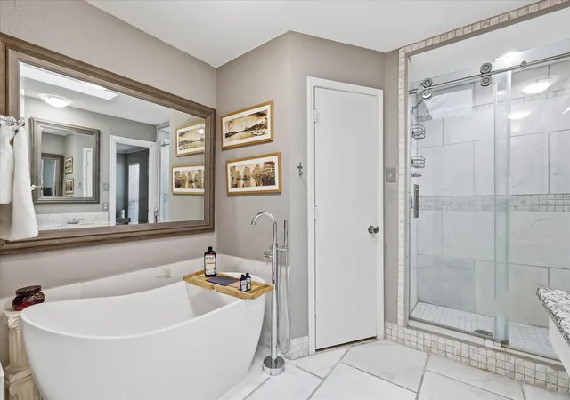 Photo 2 of Single family home for sale at 629 Park Ln, Lewisville, TX 75077 | MLS# 21346588 | Listing updated on 2026-09-10