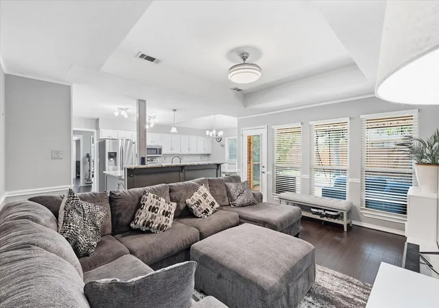 Photo 3 of Single family home for sale at 629 Park Ln, Lewisville, TX 75077 | MLS# 21346588 | Listing updated on 2026-09-10