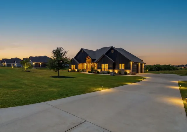 Photo 2 of Sale Pending at 1115 Pioneer Xing, Weatherford, TX 76088 | MLS# 21352143 | Listing updated on 2026-09-11