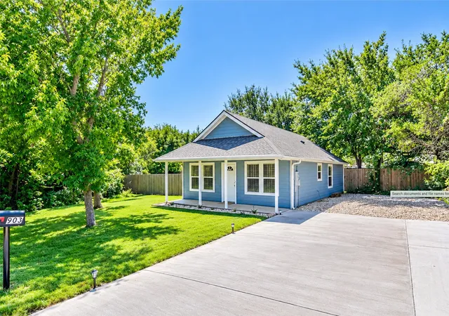 Photo 1 of Single family home for sale at 903 Comanche Cove Dr, Granbury, TX 76048 | MLS# 21353100 | Listing updated on 2026-09-15