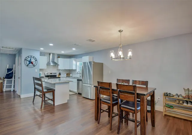 Photo 3 of Single family home for sale at 903 Comanche Cove Dr, Granbury, TX 76048 | MLS# 21353100 | Listing updated on 2026-09-15