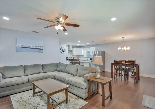Photo 4 of Single family home for sale at 903 Comanche Cove Dr, Granbury, TX 76048 | MLS# 21353100 | Listing updated on 2026-09-15