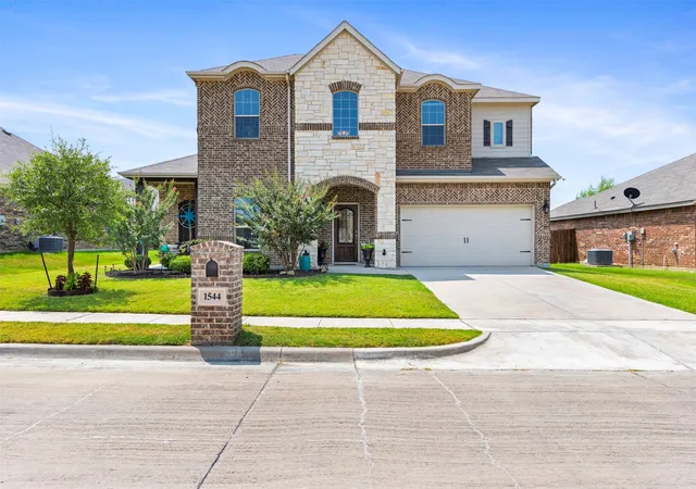Photo 1 of Single family home for sale at 1544 Signature Dr, Weatherford, TX 76087 | MLS# 21353499 | Listing updated on 2026-09-13