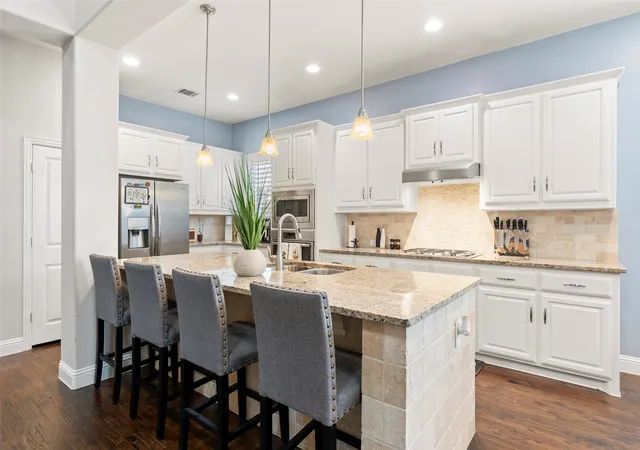 Photo 3 of Single family home for sale at 1720 Fountain Vista Vw, Wylie, TX 75098 | MLS# 21351948 | Listing updated on 2026-09-12