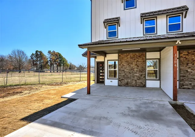 Photo 3 of House for sale at 1304 Country Rd, Whitesboro, TX 76273 | MLS# 21351692 | Listing updated on 2026-09-21