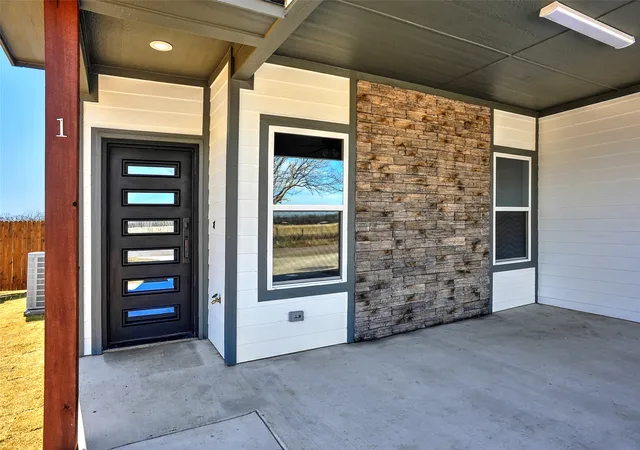 Photo 4 of House for sale at 1304 Country Rd, Whitesboro, TX 76273 | MLS# 21351692 | Listing updated on 2026-09-21