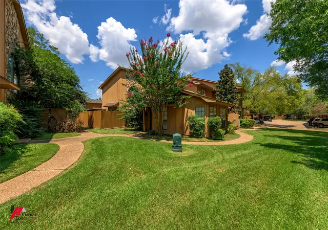 Photo 3 of Townhouse for sale at 3455 Bayou Crossing, Shreveport, LA 71105 | MLS# 21348309 | Listing updated on 2026-09-08
