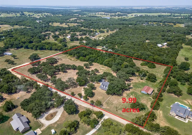 Photo 2 of Single family home for sale at 229 Quail Run Rd, Valley View, TX 76272 | MLS# 21353049 | Listing updated on 2026-09-11