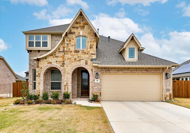 Photo 1 of Single family home for sale at 10 Covey Ln, Sanger, TX 76266 | MLS# 21353412 | Listing updated on 2026-09-11