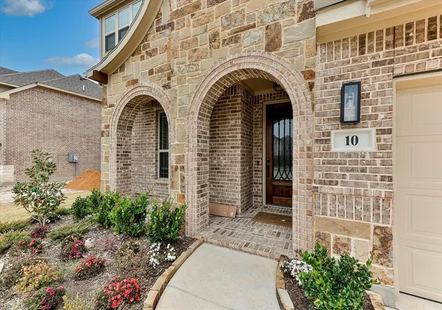 Photo 3 of Single family home for sale at 10 Covey Ln, Sanger, TX 76266 | MLS# 21353412 | Listing updated on 2026-09-11