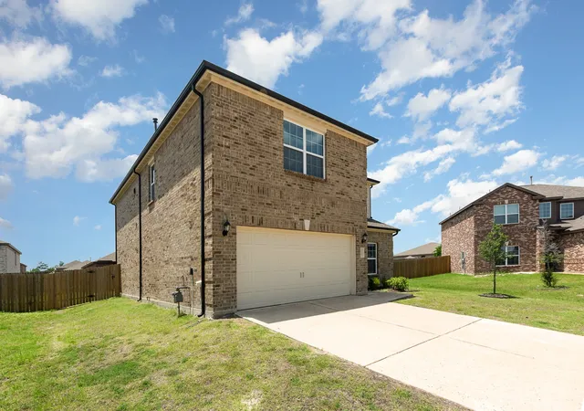 Photo 2 of Single family home for sale at 2117 Jeanine Dr, Anna, TX 75409 | MLS# 21353709 | Listing updated on 2026-09-09