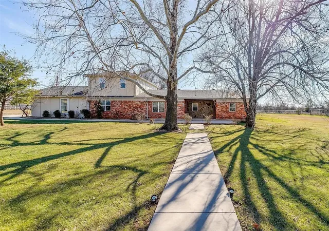 Photo 3 of Single family home for sale at 125 County Road 4850, Newark, TX 76071 | MLS# 21353676 | Listing updated on 2026-09-10