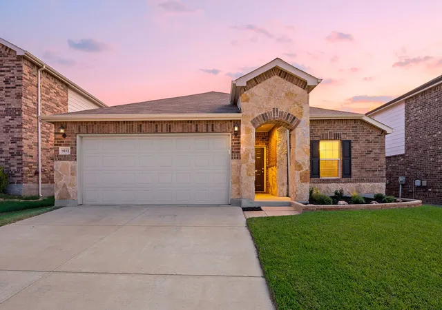 Photo 1 of Sale Pending at 9112 Settlers Peak Rd, Fort Worth, TX 76179 | MLS# 21352404 | Listing updated on 2026-09-19