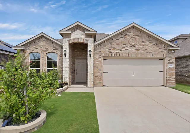 Photo 1 of Sale Pending at 10601 Summer Pl Ln, Fort Worth, TX 76140 | MLS# 21346741 | Listing updated on 2026-09-08
