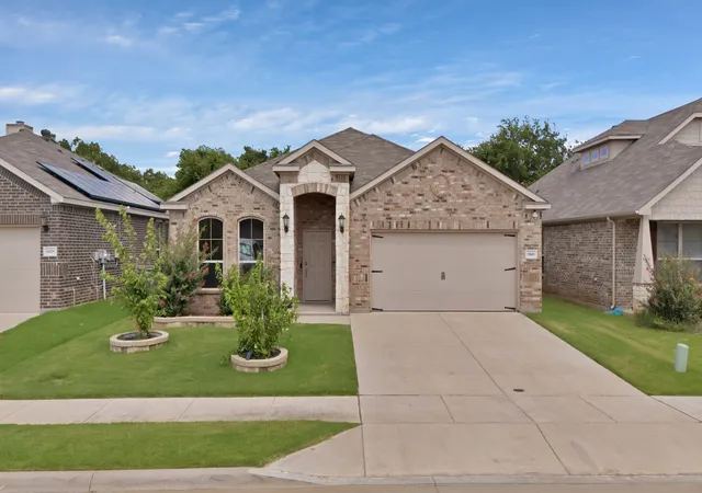 Photo 2 of Sale Pending at 10601 Summer Pl Ln, Fort Worth, TX 76140 | MLS# 21346741 | Listing updated on 2026-09-08