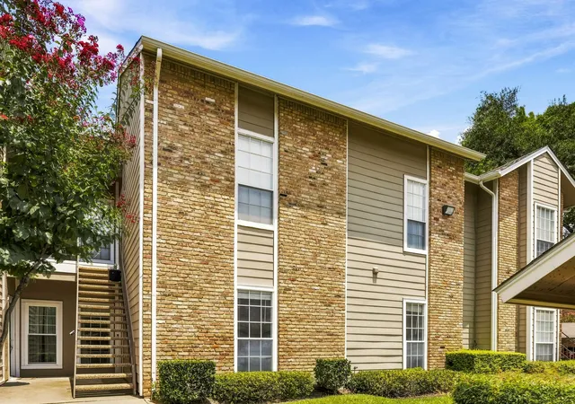 Photo 3 of Sale Pending at 8600 Coppertowne Ln #304, Dallas, TX 75243 | MLS# 21343415 | Listing updated on 2026-09-21