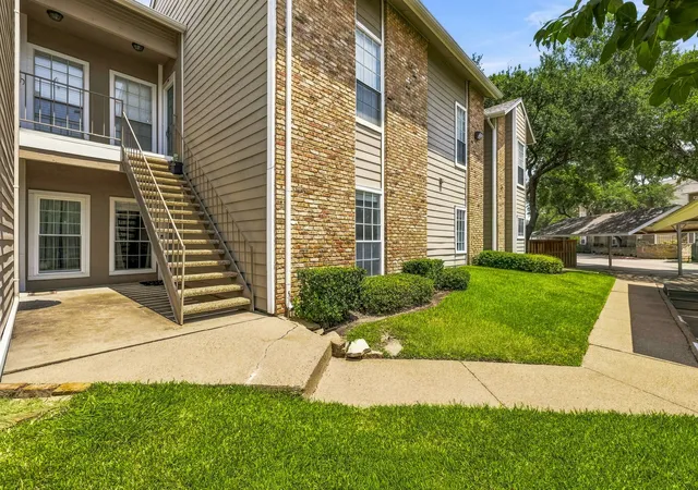 Photo 3 of Sale Pending at 8600 Coppertowne Ln #304, Dallas, TX 75243 | MLS# 21343415 | Listing updated on 2026-09-21