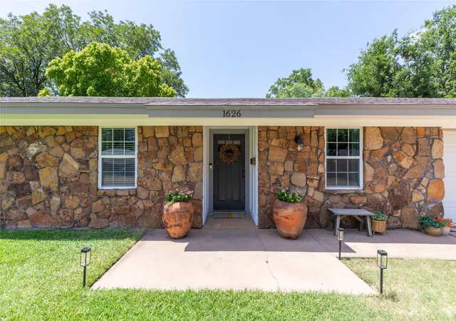 Photo 2 of Sale Pending at 1626 Marsalis Dr, Abilene, TX 79603 | MLS# 21353741 | Listing updated on 2026-09-09